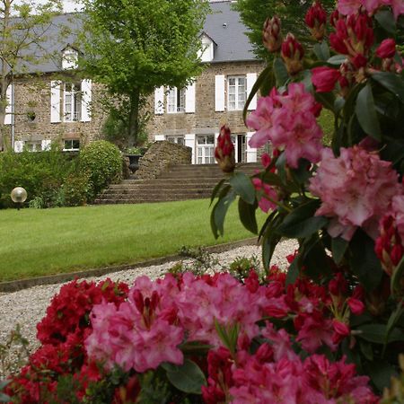 קומבור Logis Hotel Du Chateau מסעדה תמונה