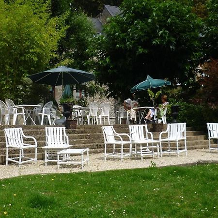 קומבור Logis Hotel Du Chateau מראה חיצוני תמונה