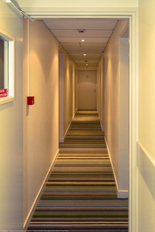 קומבור Logis Hotel Du Chateau מראה חיצוני תמונה