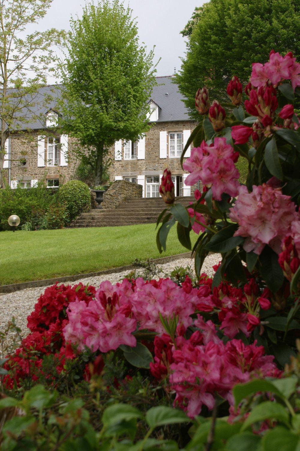 קומבור Logis Hotel Du Chateau מסעדה תמונה