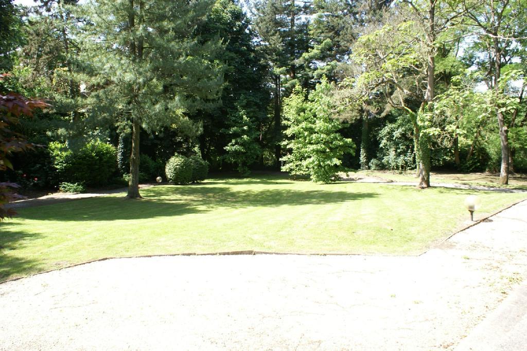 קומבור Logis Hotel Du Chateau מראה חיצוני תמונה