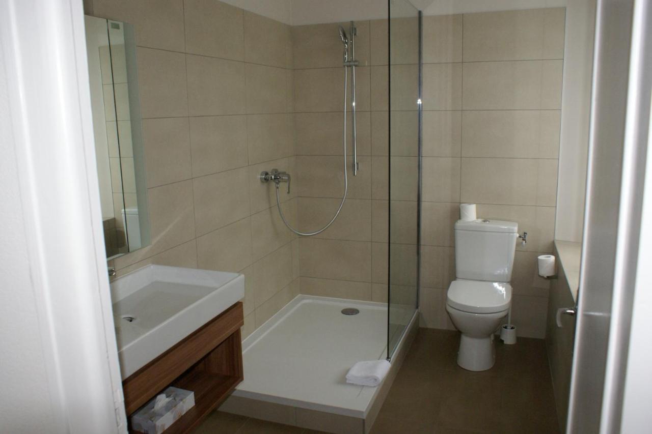 קומבור Logis Hotel Du Chateau מראה חיצוני תמונה