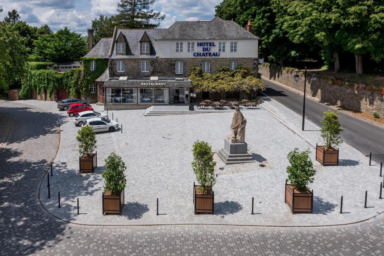 קומבור Logis Hotel Du Chateau מראה חיצוני תמונה